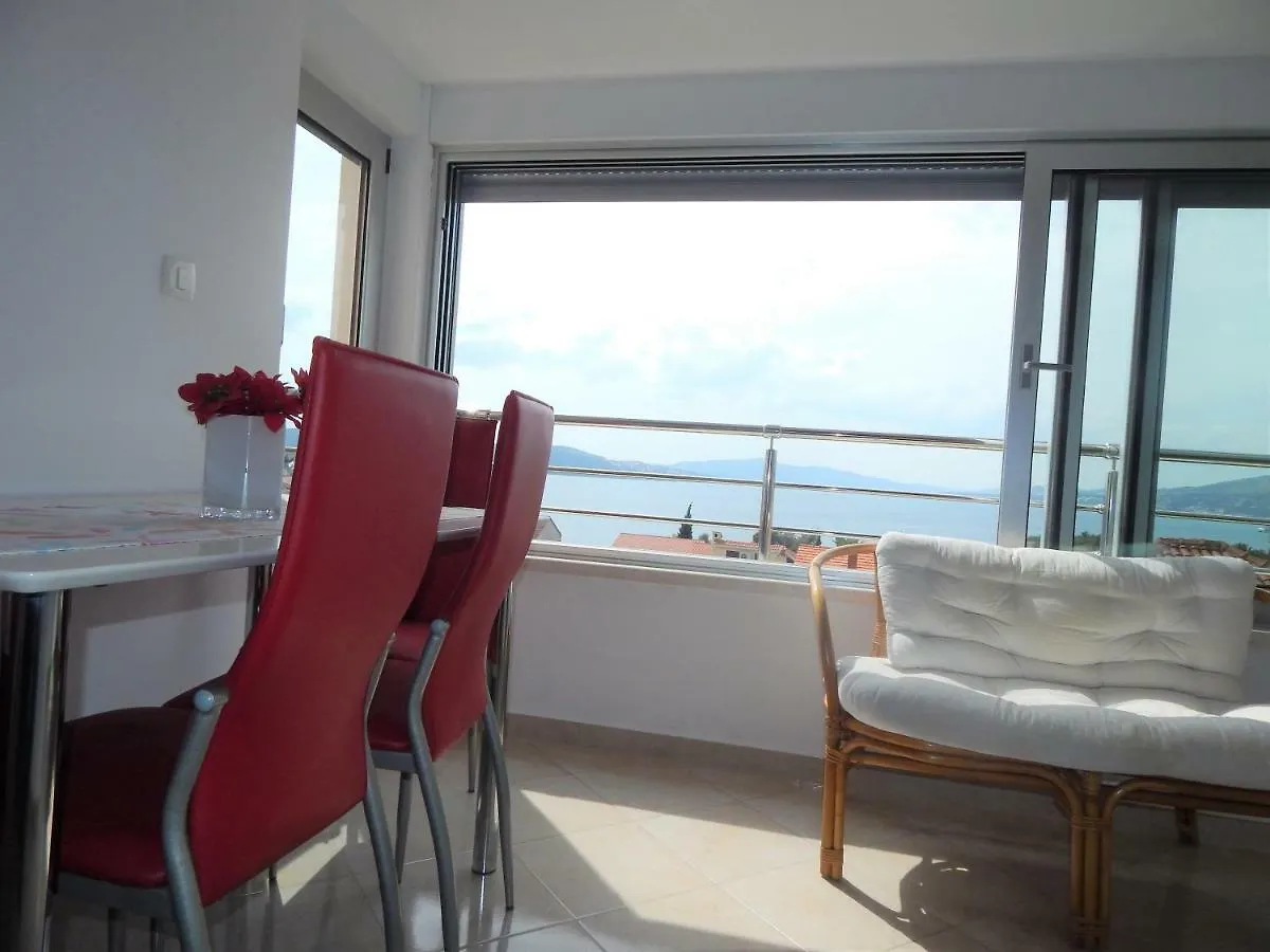 Apartments Linda Trogir 0*,